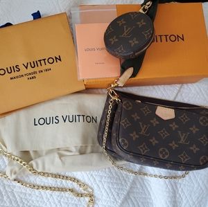 Louis Vuitton multi- pouchette